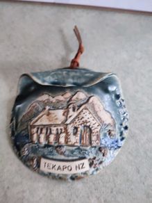 Vintage handmade in new zealand 1 pc of wall hanging plaques  hat shaped as small flower vase