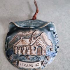 Vintage handmade in new zealand 1 pc of wall hanging plaques  hat shaped as small flower vase