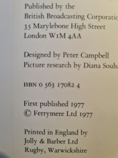 The Royal Heritage.  The Story Of Britain's  Royal Builders And Collectors.  Beautiful Illustrations LARGE VOLUME  IN GOOD CONDITION. In 360pages.