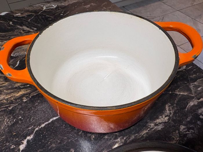 2L Cast Iron Dutch Oven With Lid