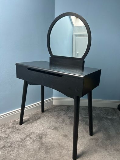 Black dressing table