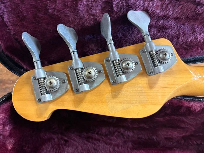 Yamaha BroadBass VI Sunburst 1981