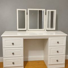 White dressing table and mirror