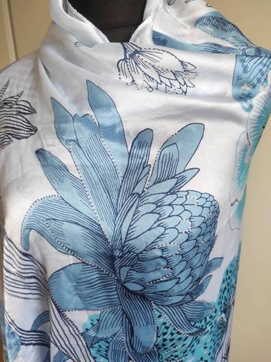 Gerard Pasquier scarf