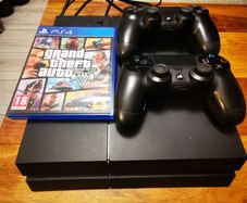 PS4 + 2 controllers + 1 game