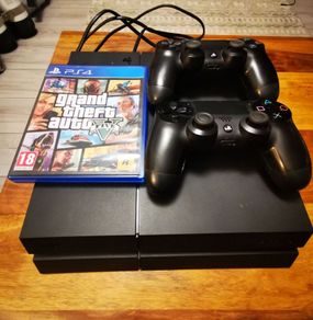 PS4 + 2 controllers + 1 game