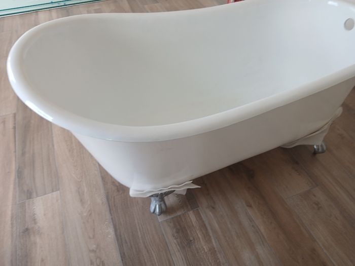 Cast iron bath. New