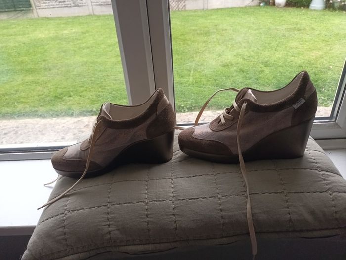 Marco Moreo wedge, soft suede & leather mint condition