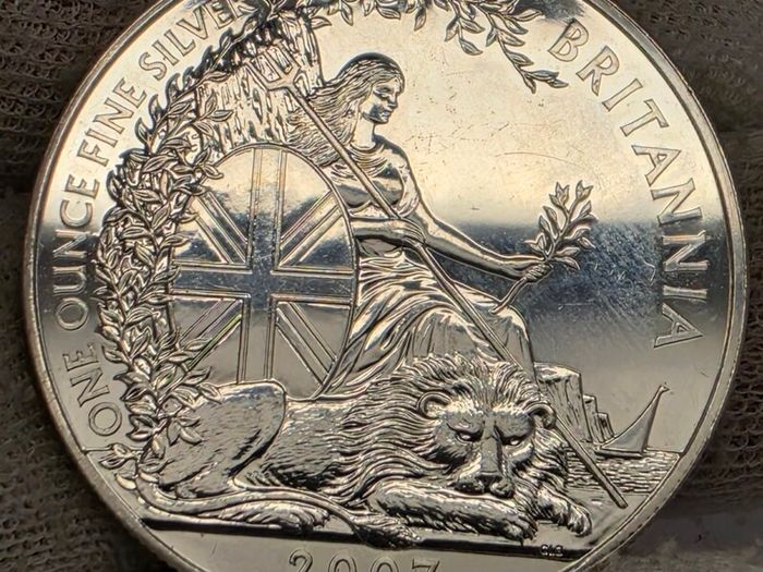 United Kingdom 2007 Silver 1oz Britannia One Ounce Fine Silver 2 Pounds Coin