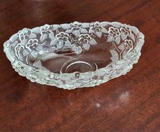 Mikasa Carmen decorative crystal bowl