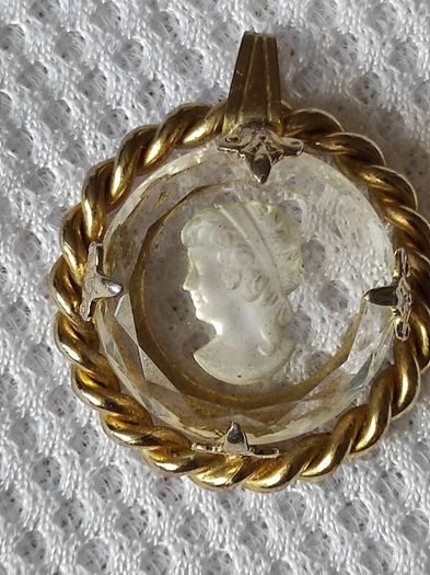 Vintage Cameo glass pendant