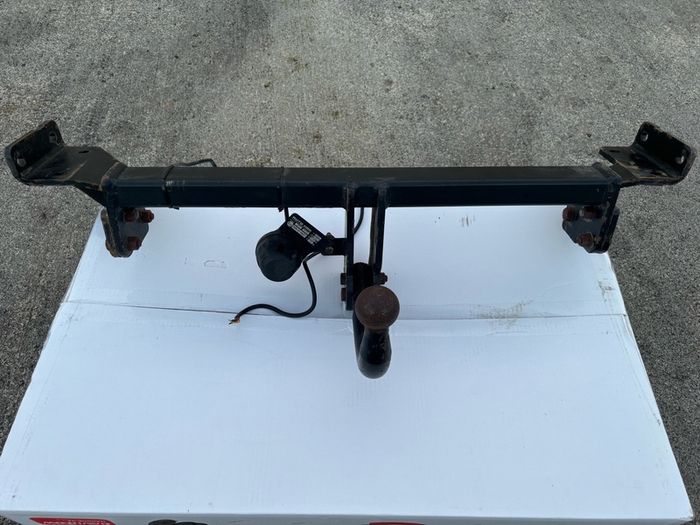 Hyundai Tucson Tow Hitch Bar & Light Plug