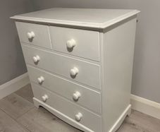chest of drawers