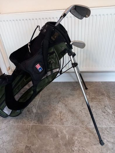 Junior golf clubs and bag with stand