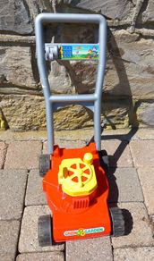 Toy lawnmower