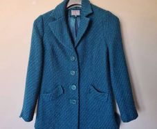 Per una acrylic coat size 16 ptp 22" green button up in excellent condition