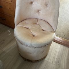 bedroom vintage chair