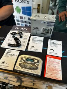 1999 Vintage Sony Walkman WM-FX493 Cassette/Radio Player