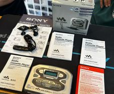 1999 Vintage Sony Walkman WM-FX493 Cassette/Radio Player