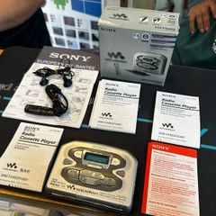 1999 Vintage Sony Walkman WM-FX493 Cassette/Radio Player