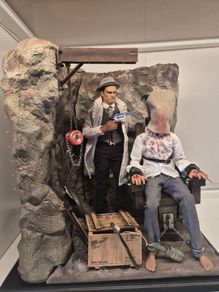 Dam toys 1/6 billy and toys box 1/6  the cave polystone diorama hot toys scale