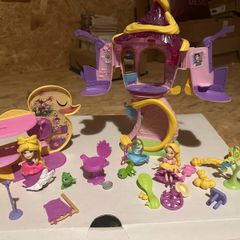 2 sets of Rapunzels mini toys.
