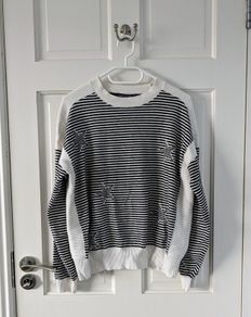 M&S Black and White Star Jumper (Size 10-12)