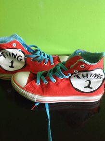 Converse cat in the hat chuck Taylor's size 3.5   Bought in universal studios