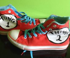 Converse cat in the hat chuck Taylor's size 3.5   Bought in universal studios