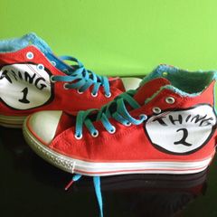 Converse cat in the hat chuck Taylor's size 3.5   Bought in universal studios