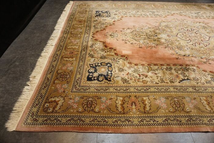 P.ersian Tabriz Signed Rug (TABSIg)