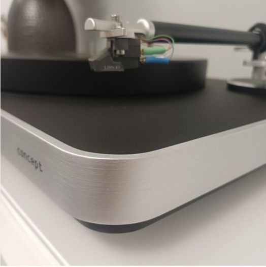 Hi End Audiophile Quality Clearaudio Concept Turntable With a top Verify tonearm upgrade, absolutely Pristine like New boxed Stunning