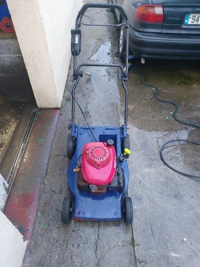 Selfdrive lawnmower for parts or repair