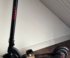 Brand New Z200M Electric Scooter Never Used Includes Charger & Lock