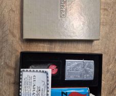 zippo lighter gift set from 1994 - like new