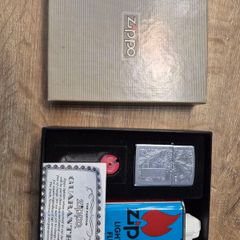 zippo lighter gift set from 1994 - like new