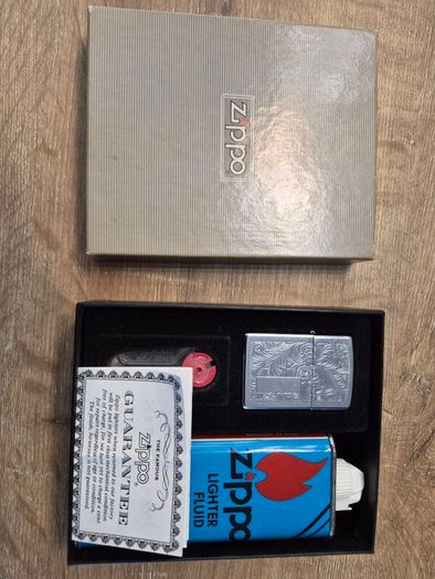 zippo lighter gift set from 1994 - like new