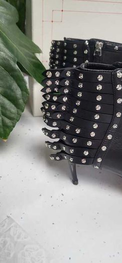 Alexander McQueen Black Studded Wing Ankle Boots Sz 40 (Fit 7UK)  - Rrp 795 (New)