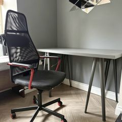 computer table and chair