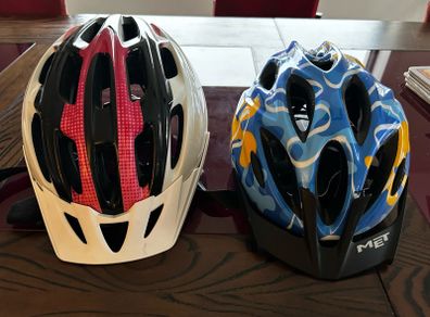 2 Helmets