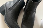 black ankle New