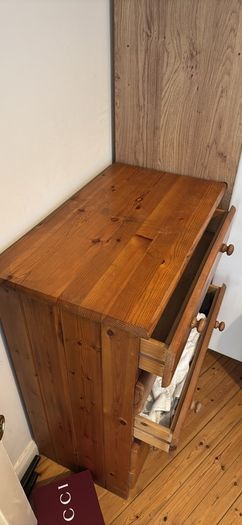 chest of drawers