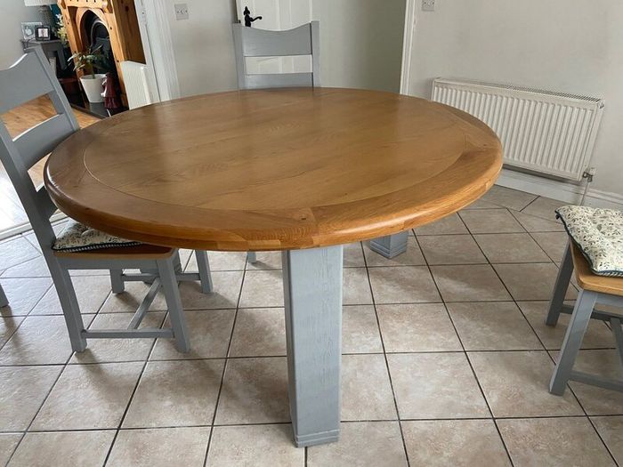 Solid wood kitchen table and 6 chairs