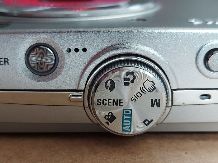 Samsung L100 Digital Camera, 8.1 Megapixels, No Battery or Memory Card, in excellent cosmetic condition, being sold for parts or repair