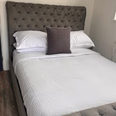 King size Sleigh bed