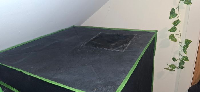 Grow Tent (Used) 60x60x180cm + 75 Watts Full Spectrum LED Grow Light + Fan (Usb-C)
