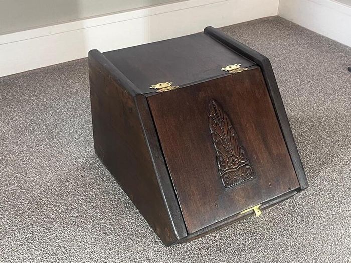 Coal scuttle