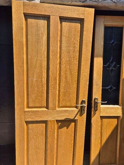 3 oak doors/locks/hinges/keys.