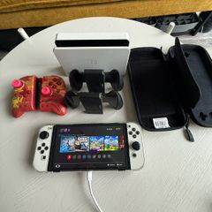 Nintendo switch OLED white + HORI split pad