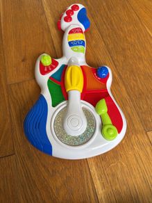 Toy guitar